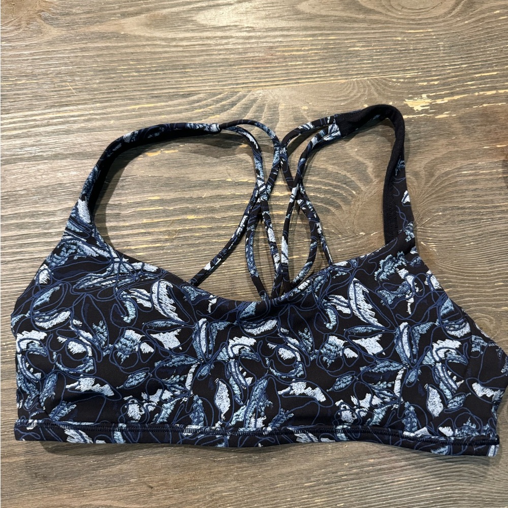Lululemon free to be bra RARE DISCONTINUED COLOR